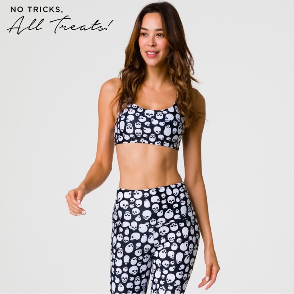 Onzie skull capri pant. BNWT. Onzie size L/L